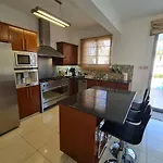 Villa Victoria