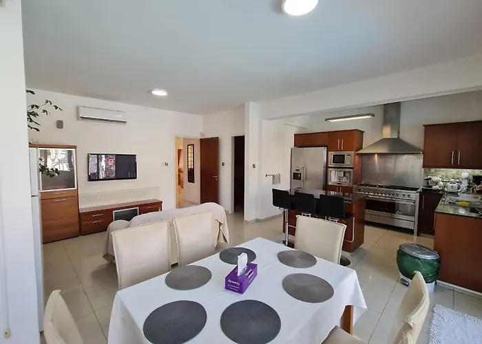 Victoria Villa Lárnaca